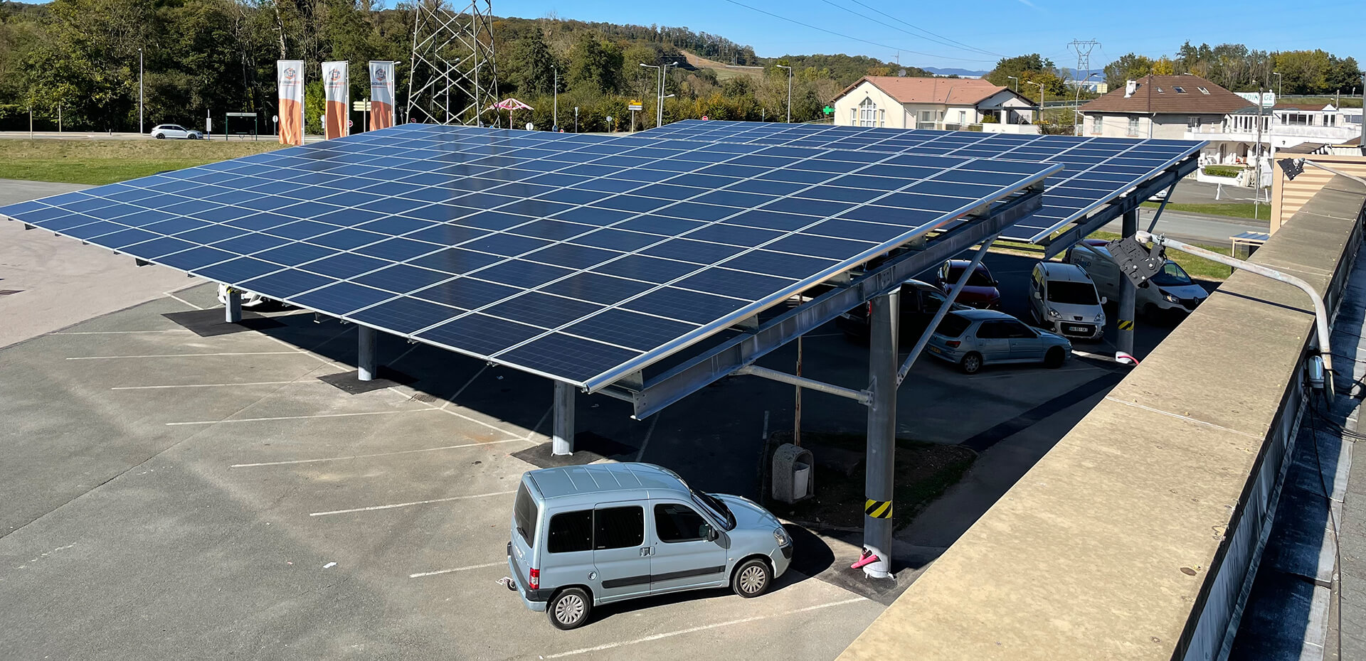 abris-de-voiture-en-panneaux-photovoltaiques